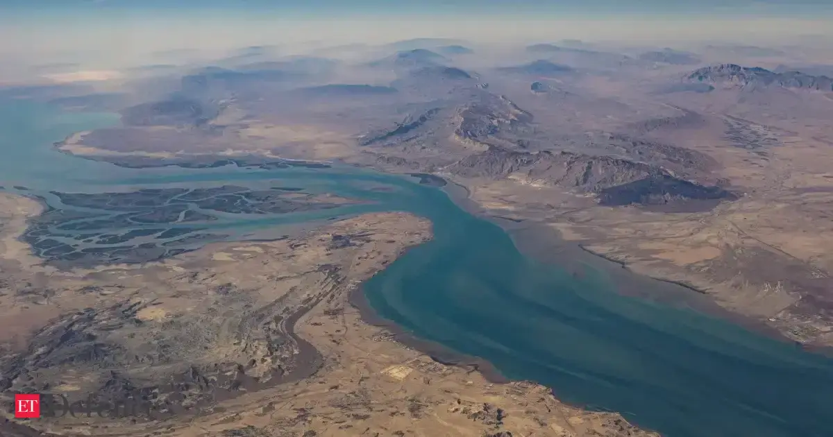 "سنتكوم" تكشف حصيلة اليوم الأول لحصار هرمز البحري الضخم