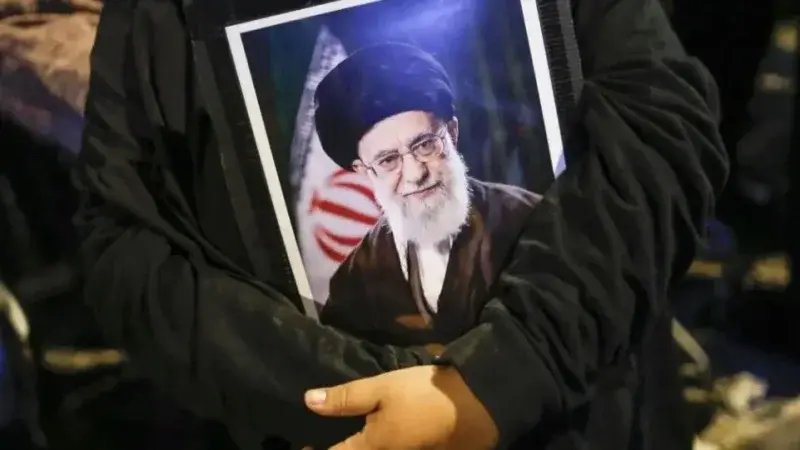 طهران تؤجل تشييع خامنئي في مشهد وسط تصاعد التوترات