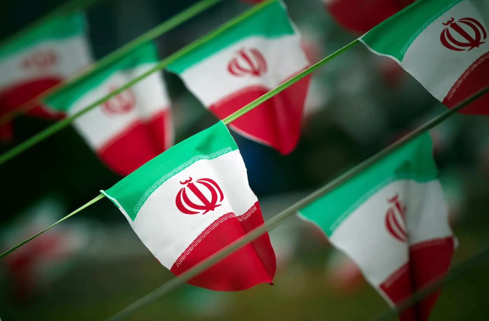 طهران تسعى لتوسيع دائرة الصراع: تحليل يكشف الاستراتيجية الإيرانية