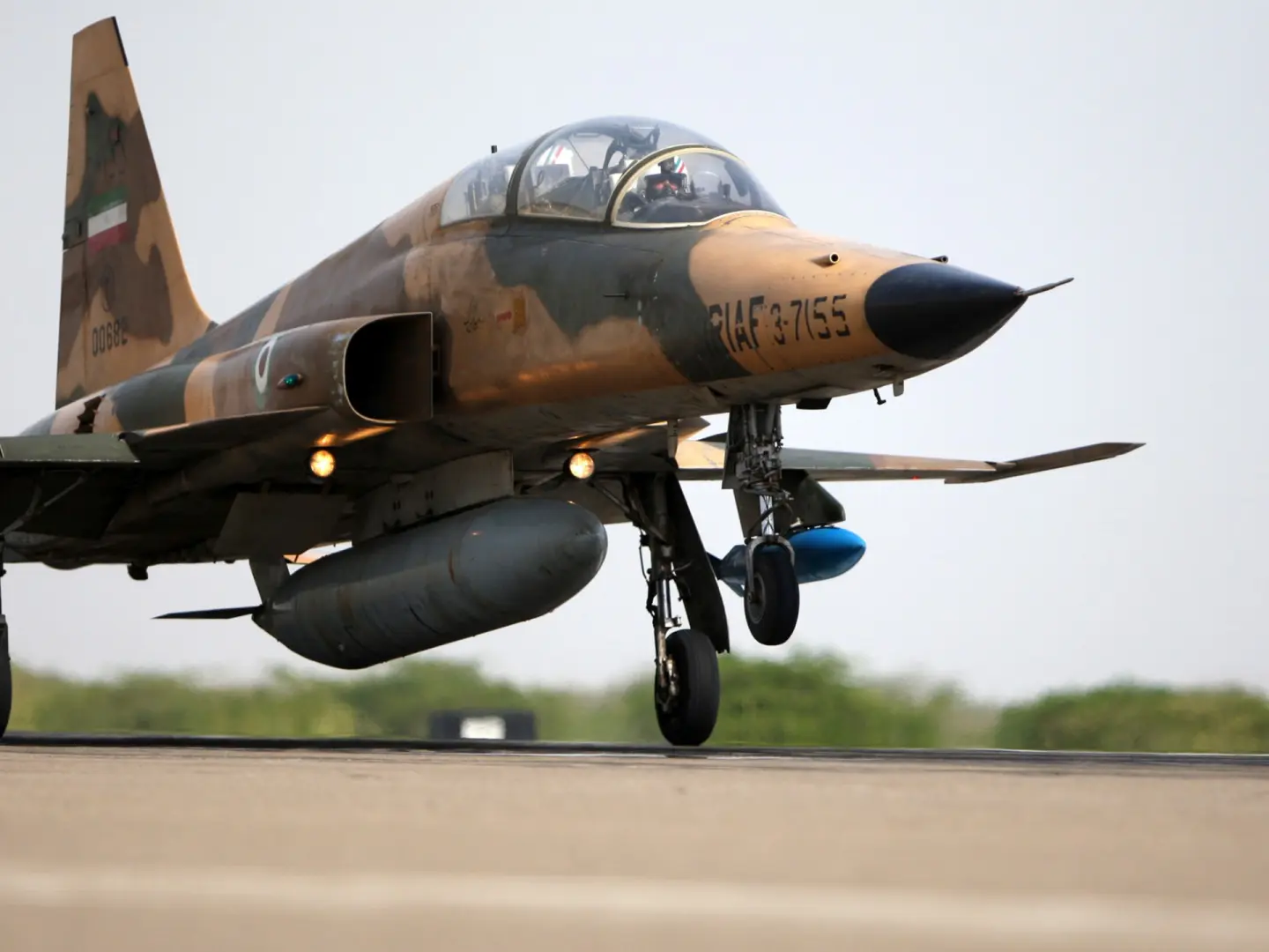 تقرير يكشف: سلاح الجو الإيراني يواجه F-35 بـ"تحف" من الماضي