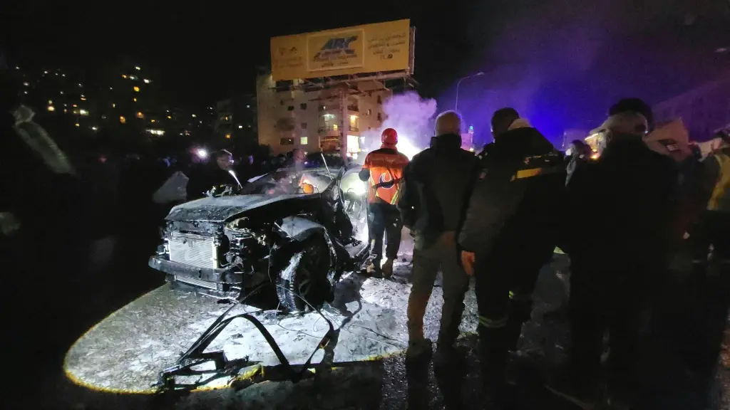 تصعيد خطير: إسرائيل تستهدف مواقع لحزب الله في بيروت فجر السبت