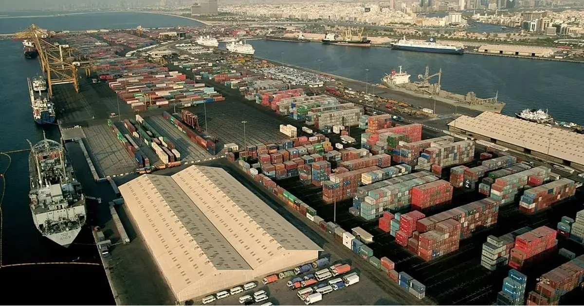 تصعيد خطير: ضربات أمريكية إسرائيلية تطال موانئ إيرانية ومواقع حساسة
