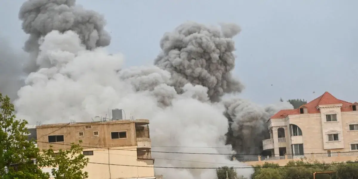 تصعيد خطير: قتلى بغارات إسرائيلية وإنذار بإخلاء جنوب الزهراني