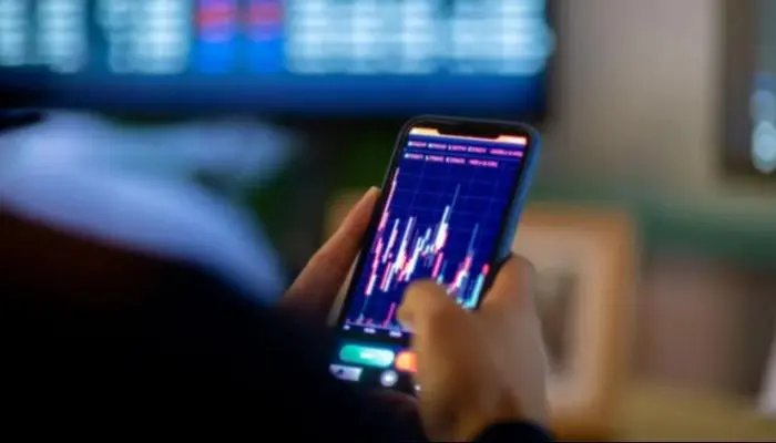 تصريحات الرئيس السابق تحرك الأسواق: متداولون يجنون الملايين