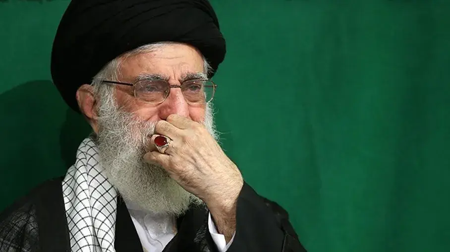 زميل دراسة يكشف "وجهًا آخر" لمجتبى خامنئي: نفاق وهوس بنهاية العالم