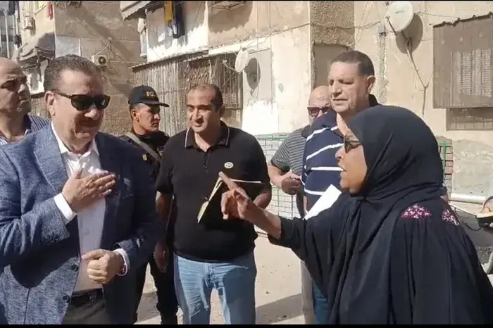 سيدة بورسعيدية تشيد بجهود المحافظ خلال جولة ميدانية وتوجه له رسالة مؤثرة