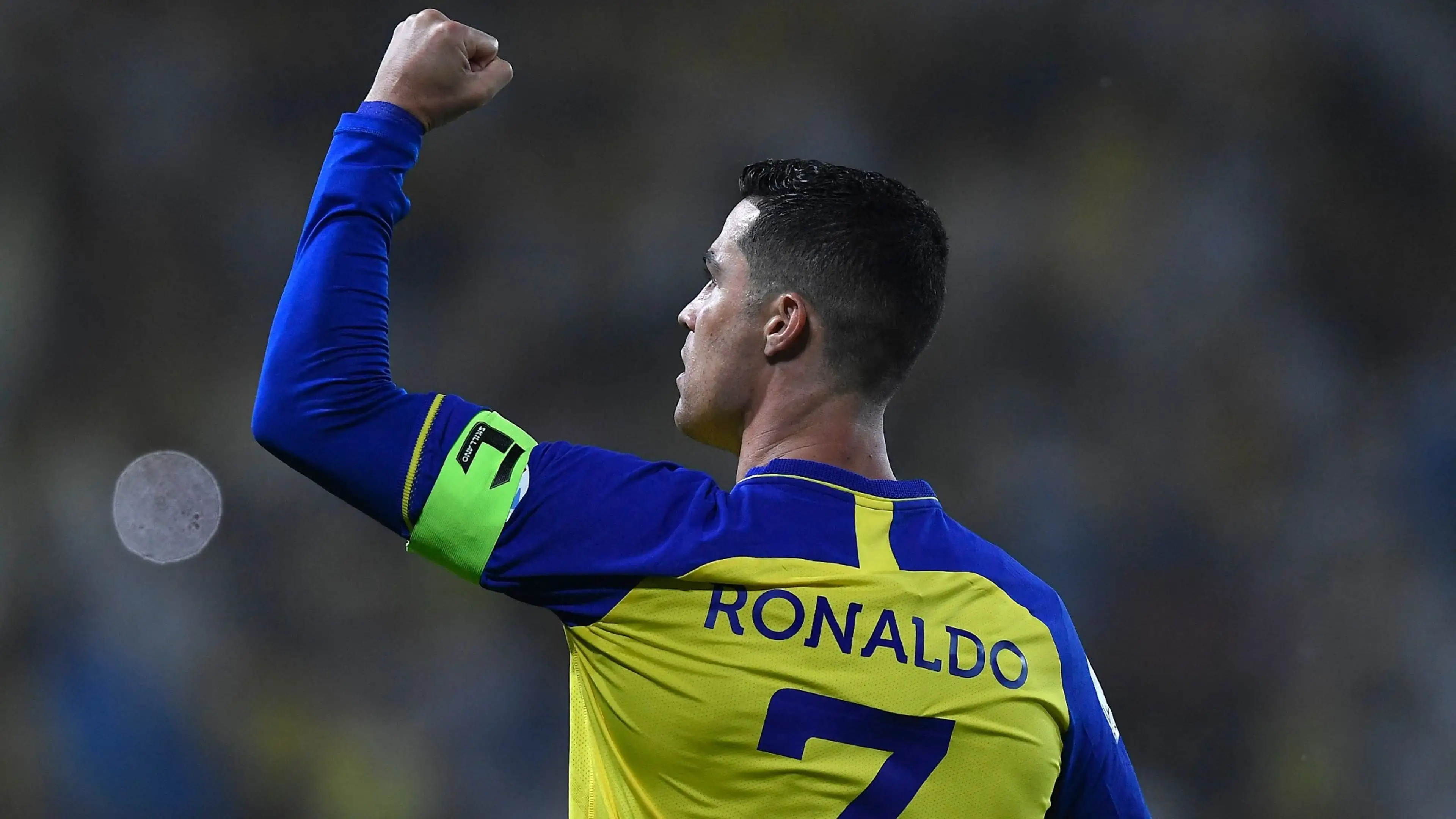 النصر يتمسك بالأمل بثنائية في شباك الطائي