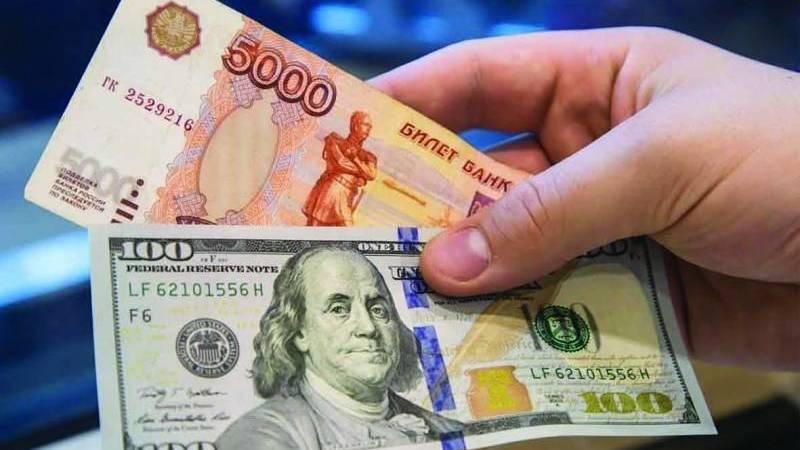 الدولار يهزم  الروبل .. في تداولات بورصة موسكو