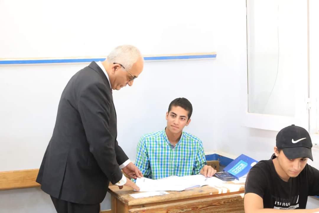 زلطة رداً على صعوبة الكيمياء : لا تنساقوا وراء مواقع التواصل الإجتماعى!!