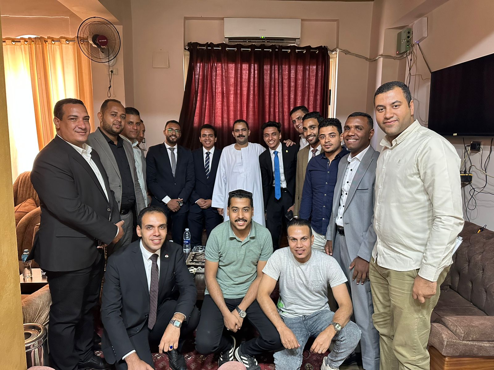 زعيم الأغلبية يلتقي أعضاء محاكاة مجلس الشيوخ وبرلمان الشباب بقنا