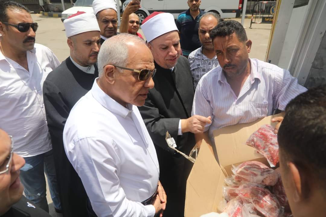الجيزة تسلمت 2 طن لحوم  لتوزيعها على الأسر الأولى بالرعاية