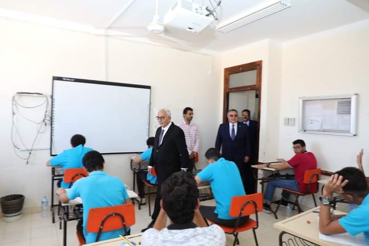 حجازى ومحافظ البحر الاحمر يتفقدان لجان الثانوية  بمدرستى STEM وخالد بن الوليد