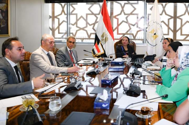 وزيرة البيئة تبحث آخر الإستعدادات اللوجيستية للجناح المصرى في مؤتمر المناخ COP28 بالإمارات 