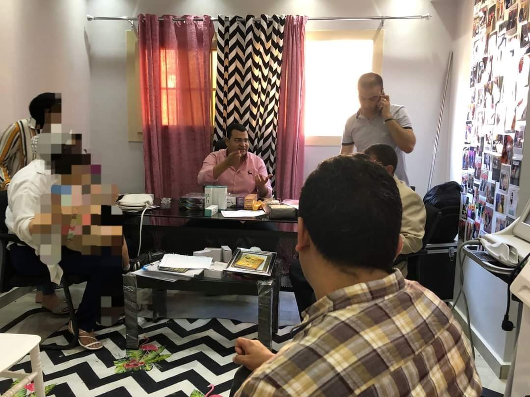 دبلوم صناعة ..تنتحل صفة طبيبة