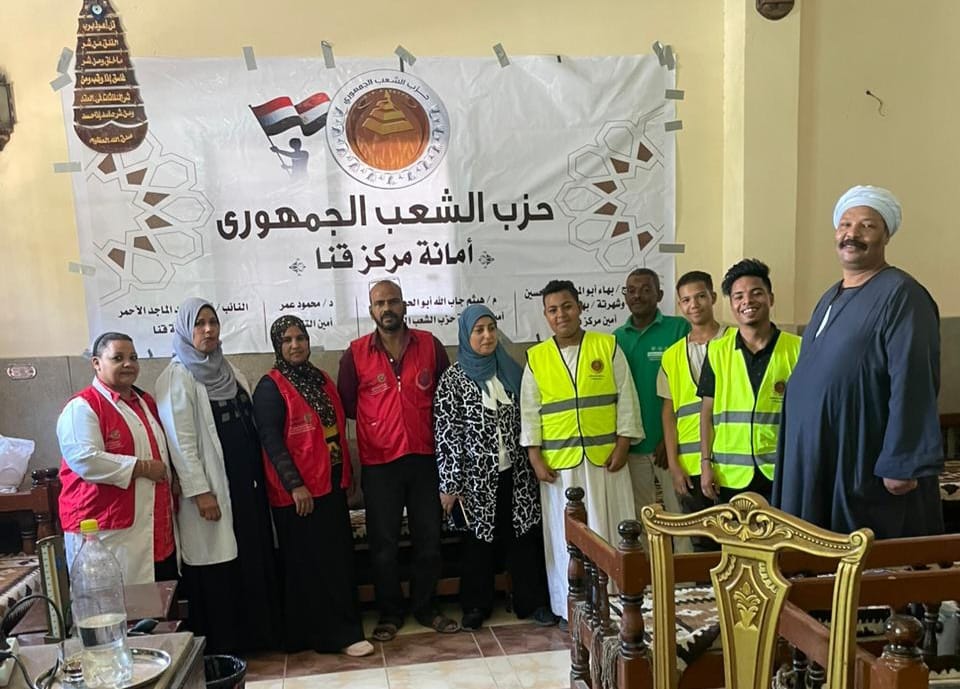 "الشعب الجمهورى" بقنا.. ينظم قافلة طبية مجانية بقرية "الطويرات"