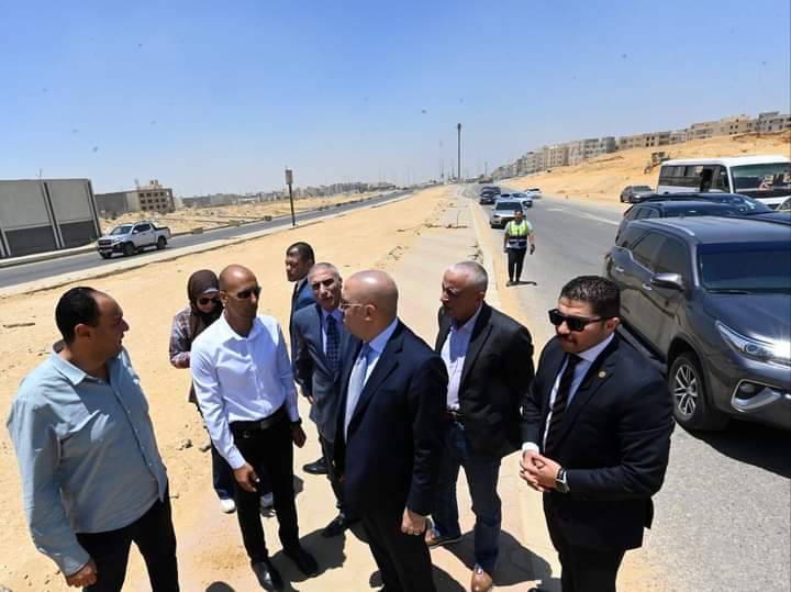 وزير الإسكان يتفقد مشروعات تطوير محاور القاهرة الجديدة