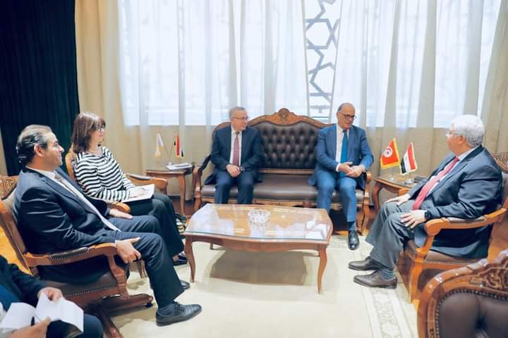وزير التعليم العالي يبحث السفير التونسى التعاون المُشترك