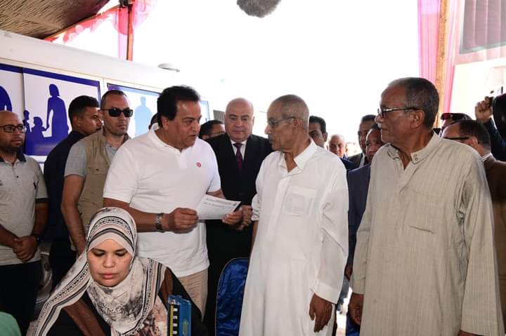 وزير الصحة وصل قنا..وبدأ بمتابعة مبادرة 100يوم صحة 