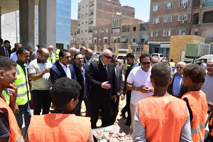 زار مستشفى نجع حمادي العام..وتابع أعمال التطوير