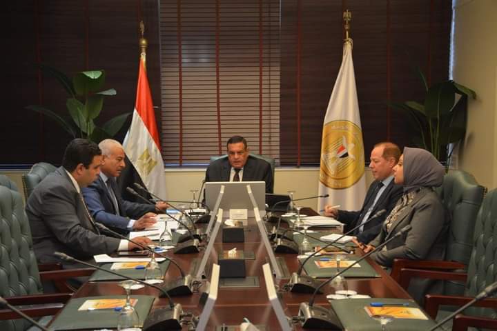 آمنة يتابع مع محافظ السويس الموقف التنفيذي للمشروعات التنموية والخدمية 