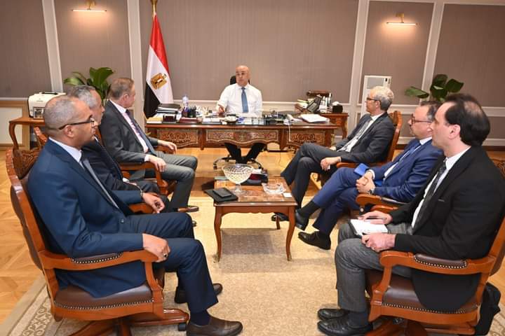 تعزيز التعاون مع أكوا باور فى تحلية مياه البحر 
