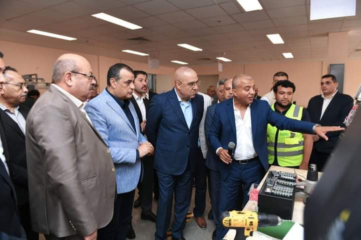 وزيرا "الإنتاج الحربي" و"الإسكان" يتفقدان "مصنع إنتاج المصاعد الكهربائية" 