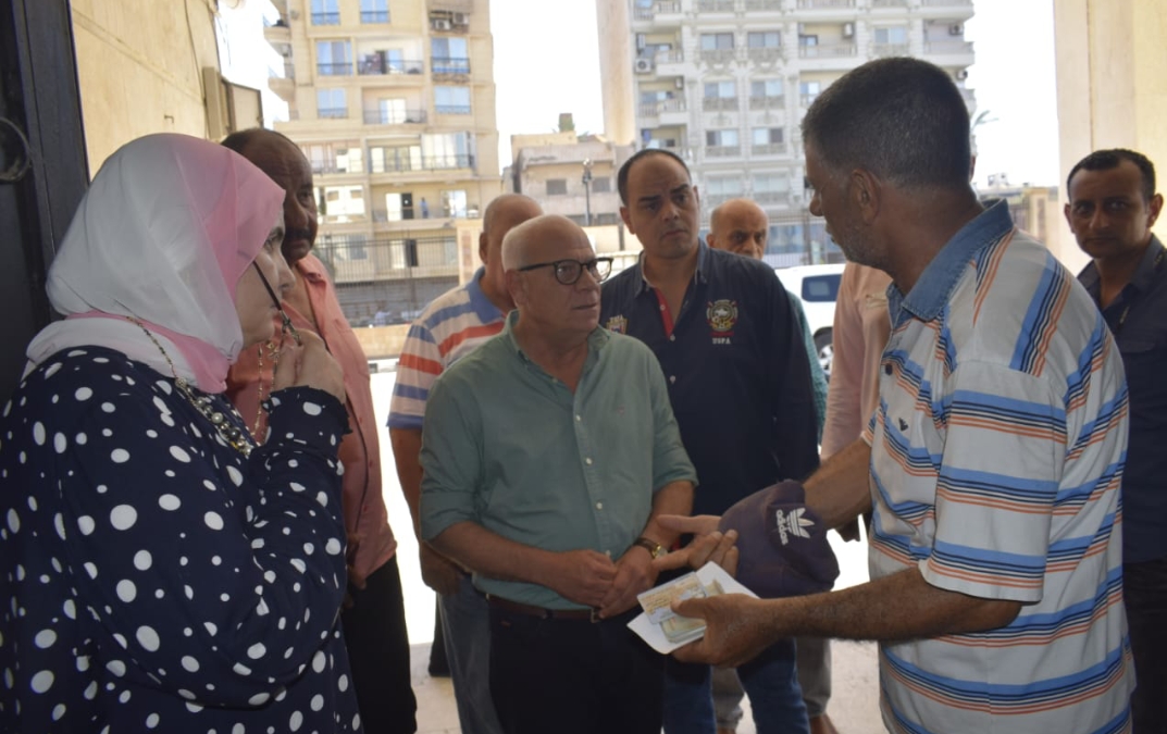 توزيع بطاقات "كارت ميزا" على مستحقى بدل المنطقة الحرة من أصحاب المعاشات