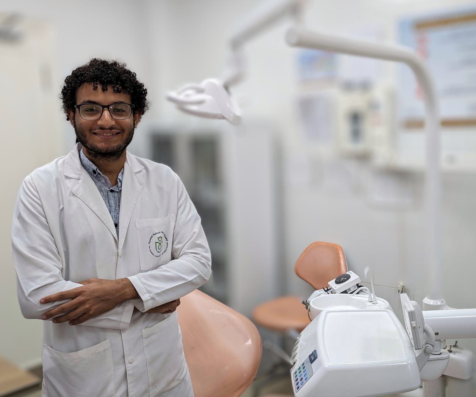 طبيب بالأقصر يكتشف تقنية لقياس طول جذور الأسنان