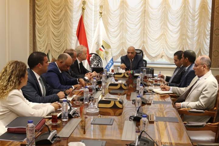 إنشاء محطتى طاقة شمسية لخدمة الصناعات المعدنية وقطاع الألومنيوم 