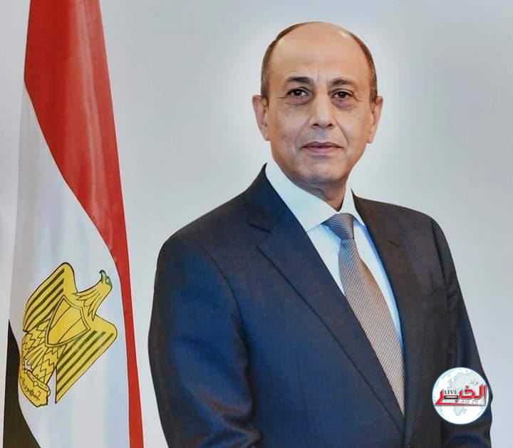 وزير الطيران المدنى يتفقد حركة التشغيل بمطار العلمين الدولى