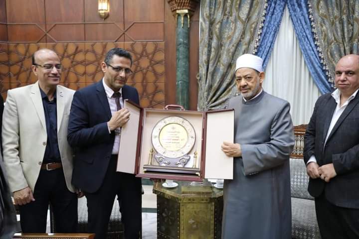 نقيب الصحفيين فى ضيافة الإمام الأكبر