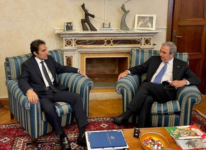السفير بسام راضى يبحث مع نائب رئيس مجلس الشيوخ الإيطالى العلاقات الثنائية والبرلمانية