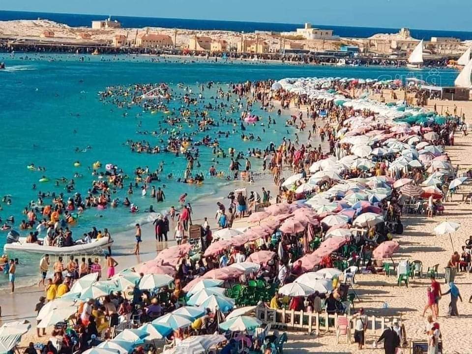 الهروب الكبير إلى شواطئ مطروح