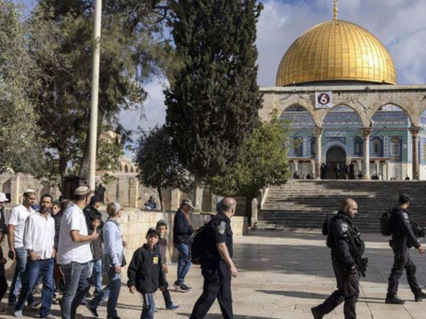 المستوطنون يقتحمون ساحات الأقصى .. وفلسطين تجدد انتقادها للصمت الدولي