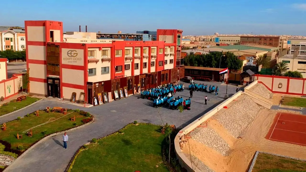إحالة مديرة مدرسة بالمحلة للتحقيق.. ما السبب؟