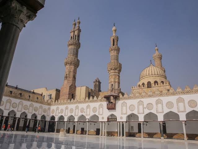 الأزهر يطالب الشعوب العربية والإسلامية باستمرار مقاطعة المنتجات السويدية والدنماركية