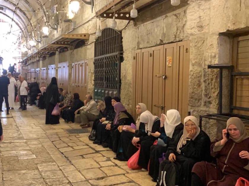 قوات الاحتلال الإسرائيلي .. تمنع المصلين من دخول المسجد الأقصى
