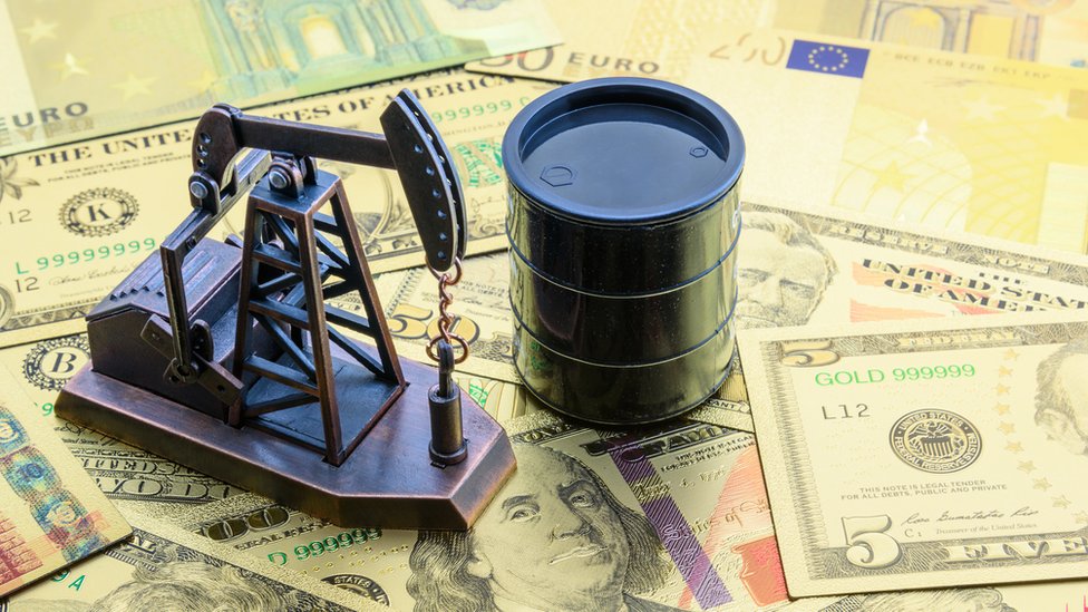 تخلُّص السعودية من السندات الأمريكية .. هل يُنهي زمن «البترو دولار» ؟