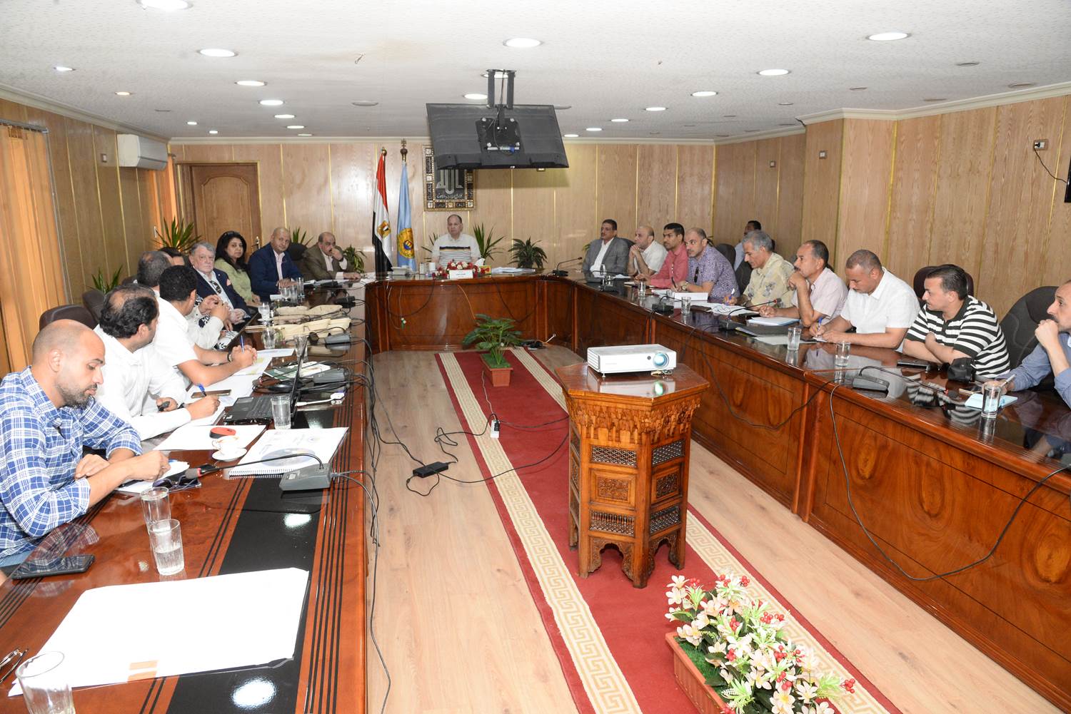 محافظ أسيوط يترأس إجتماع مشروع مجمع تدوير المخلفات الصلبة