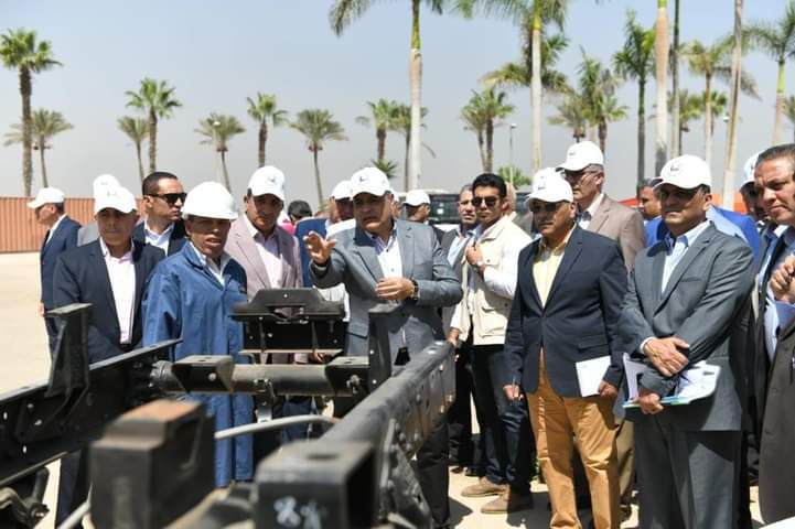 وزير الإنتاج الحربي يتفقد مصنع إنتاج وإصلاح المدرعات.. ويزور معرض المنتجات العسكرية 