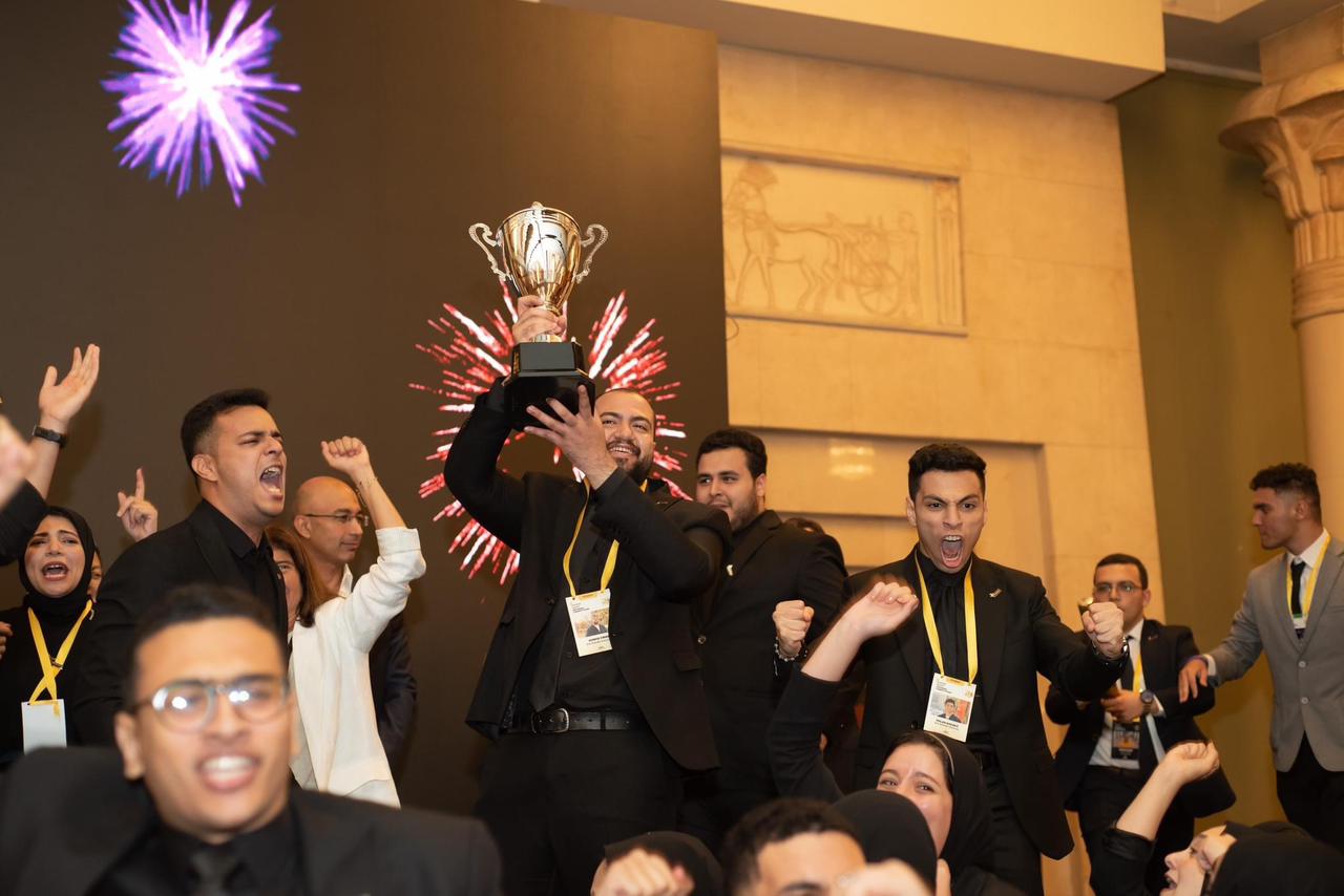 فريق جامعة كفر الشيخ أول مسابقة enactus 