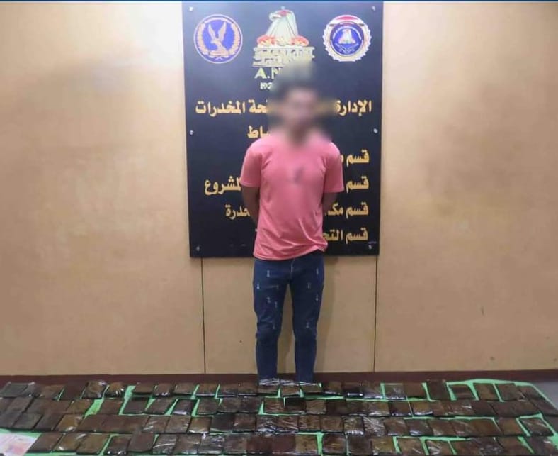 سقوط تجار المخدرات والأسلحة بالمحافظات