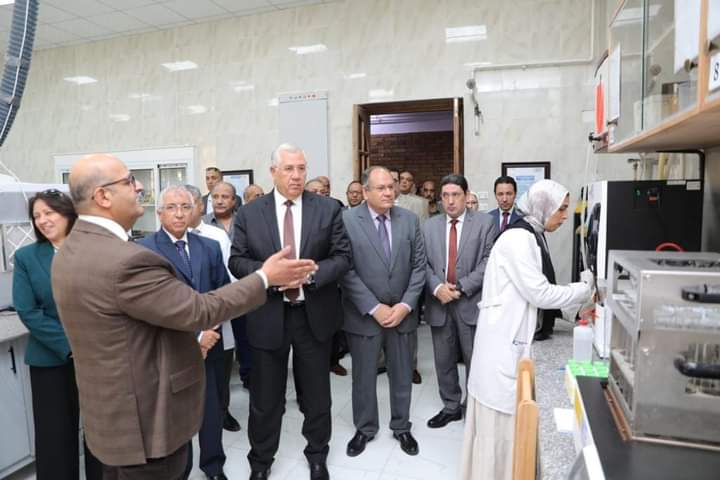 وزير الزراعة يفتتح معمل خصوبة الأراضى