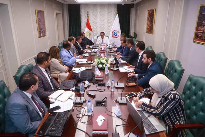 وزير الصحة يتابع الموقف التنفيذي لمشروع التأمين الصحى الشامل