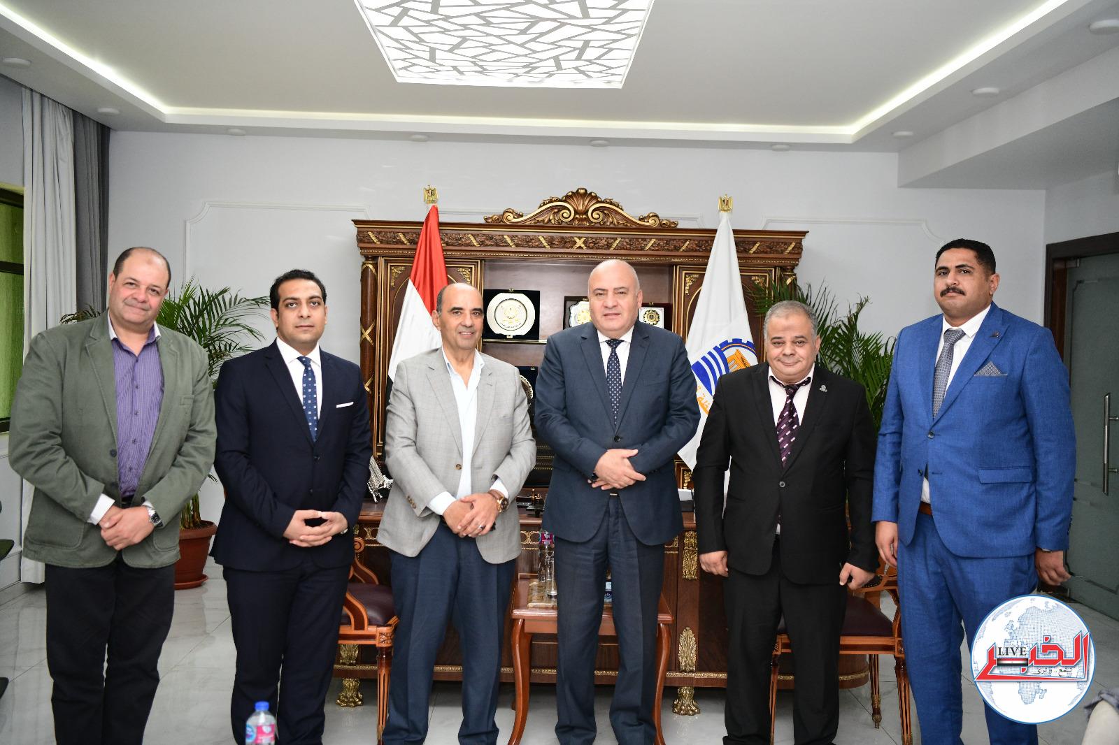 محافظ قنا يلتقى الرئيس التنفيذى والعضو المنتدب لشركة النهضة للصناعات 