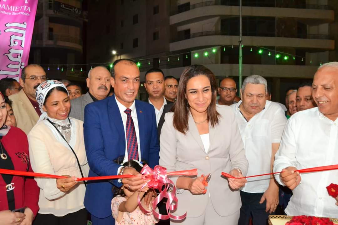 نائب محافظ البحيرة تفتتح معرض "الأثاث الدمياطى" بالنادى الإجتماعى 