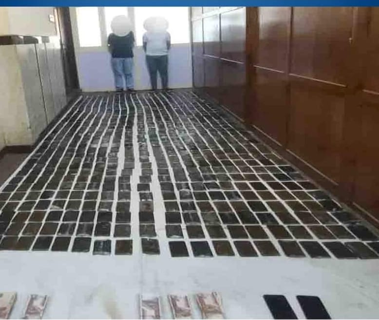 700طربة حشيش مع شخصين بالإسكندرية