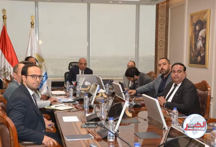 وزير قطاع الأعمال يبحث مع "H&H" الهندية التعاون فى الرعاية الصحية والمستحضرات الطبية