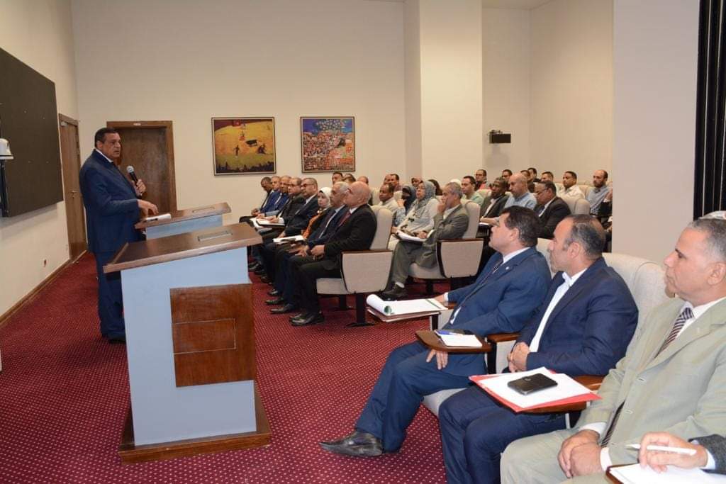 وزير التنمية المحلية يتابع مع سكرتيري عموم المحافظات الملفات الخدمية للمواطنين