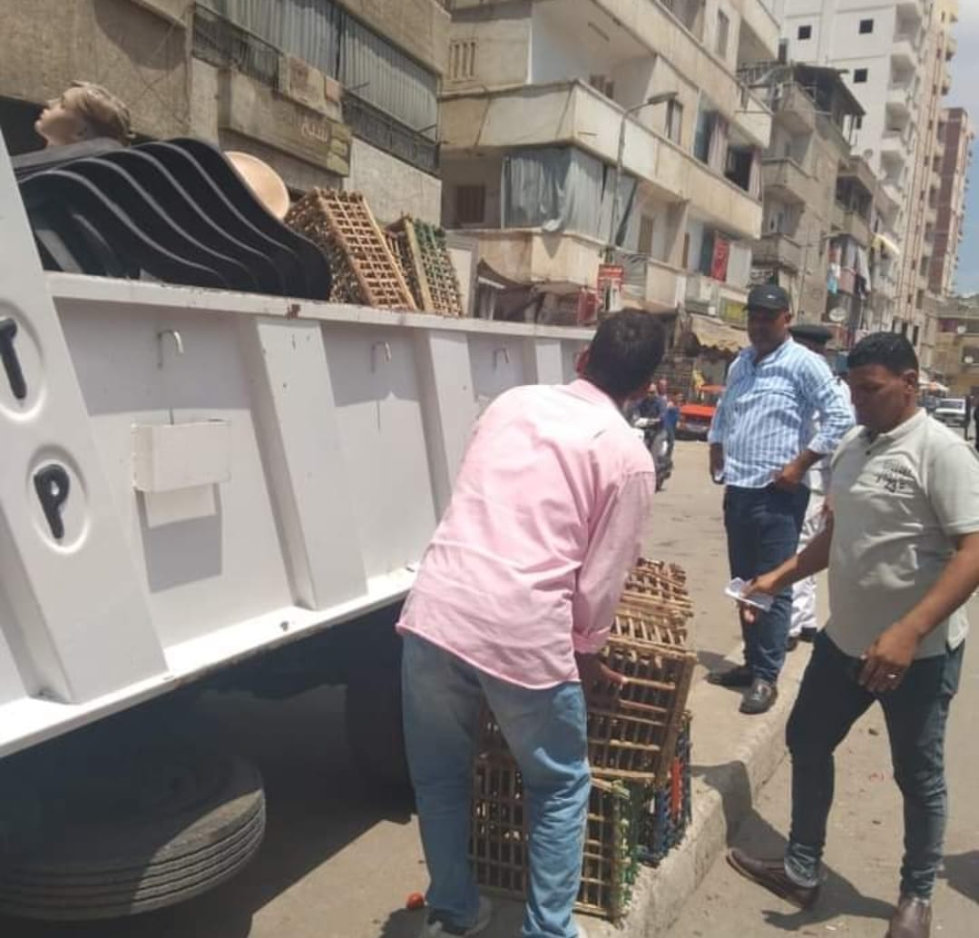 رفع1067حالة إشغال طريق بالبحيرة